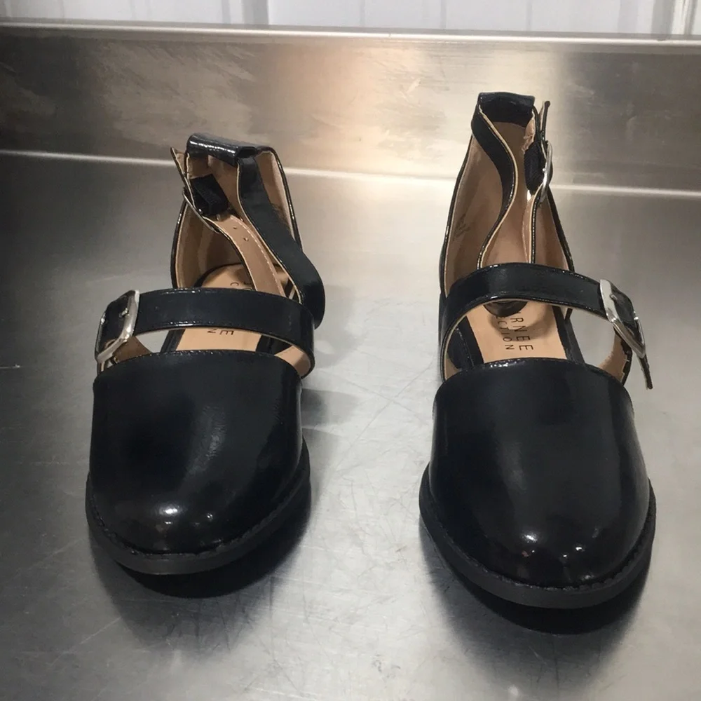 New WB Woman’s Journee Collection Black Patent Leather Flats